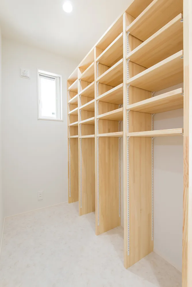 木のぬくもりに癒されながら、趣味のバイクも大満喫できる住宅。