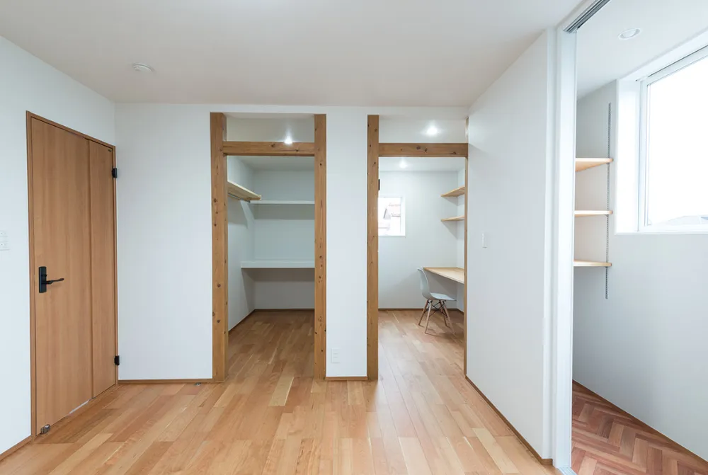 料理好きのための「II型ステンレスキッチン」と、「寝室」に全部詰め込んだ住まい