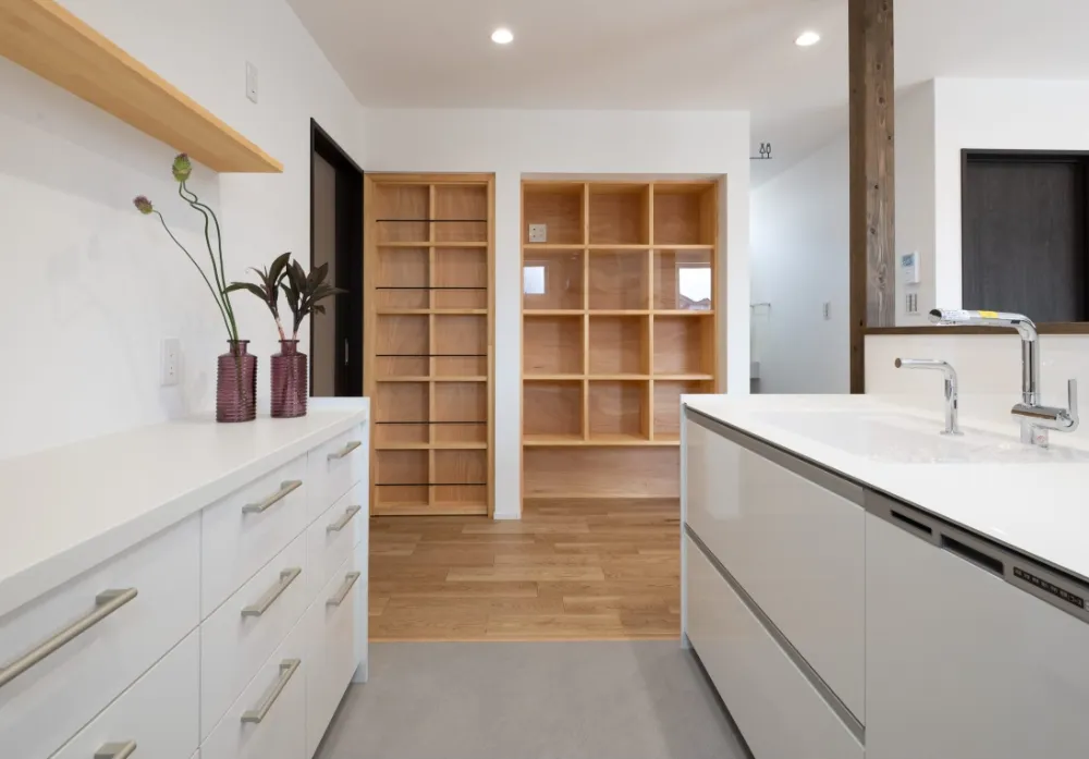 各所に遊び心を取り入れ、大人の隠れ家のような平屋