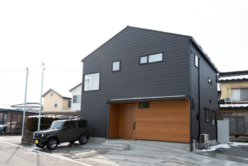 ラフなスタイルが心地よい、ペレットストーブのあるお家。