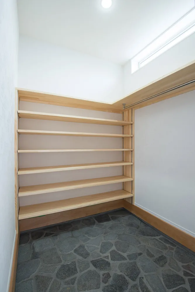 料理好きのための「II型ステンレスキッチン」と、「寝室」に全部詰め込んだ住まい