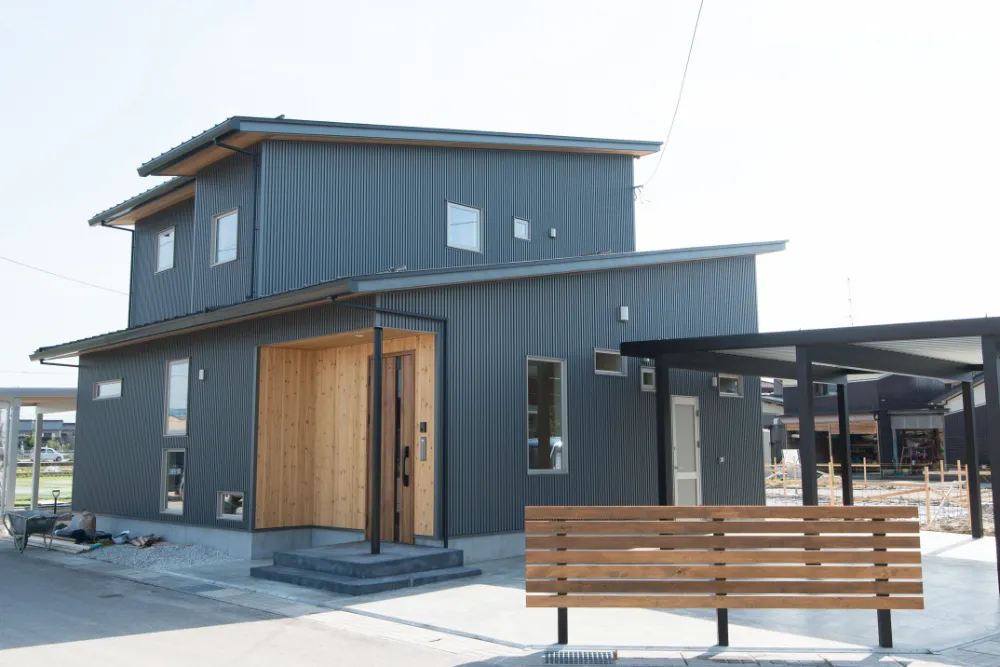 予算内で叶えた「高性能ゼロエネ住宅」。美しく賢い暮らし