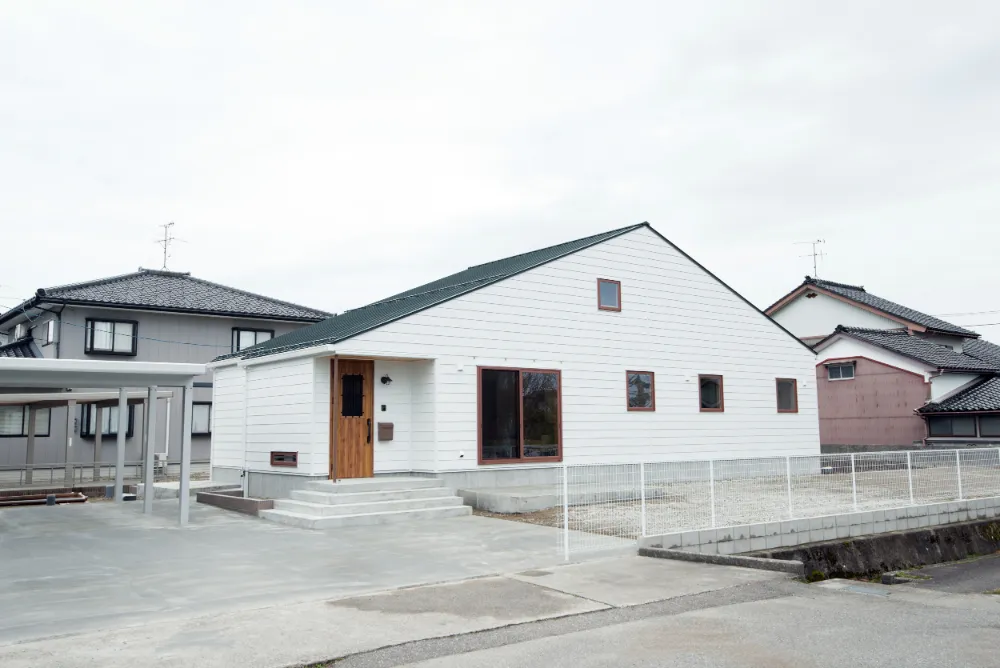 シンプルだけど遊び心が満載！「秘密基地」のある平屋住宅。(2020_2)