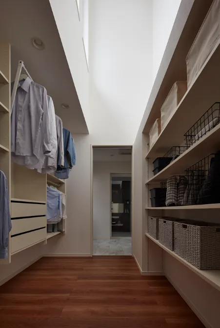 ハーフ収納×小屋裏収納で収納充実！