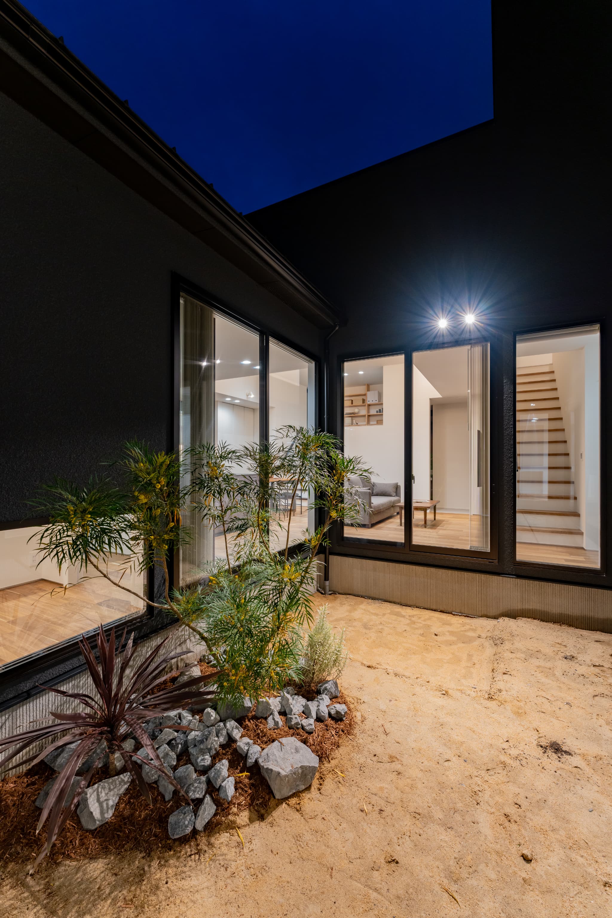 ほどよい距離感でつながる二世帯住宅｜山王町の家