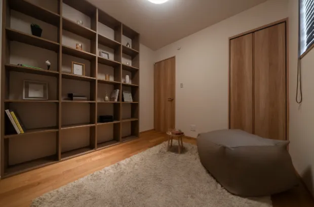 造作棚のある趣味部屋