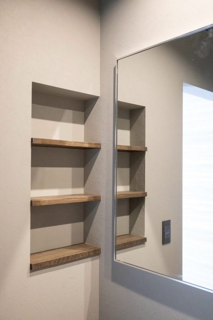 壁の厚みさえ、美しい収納に