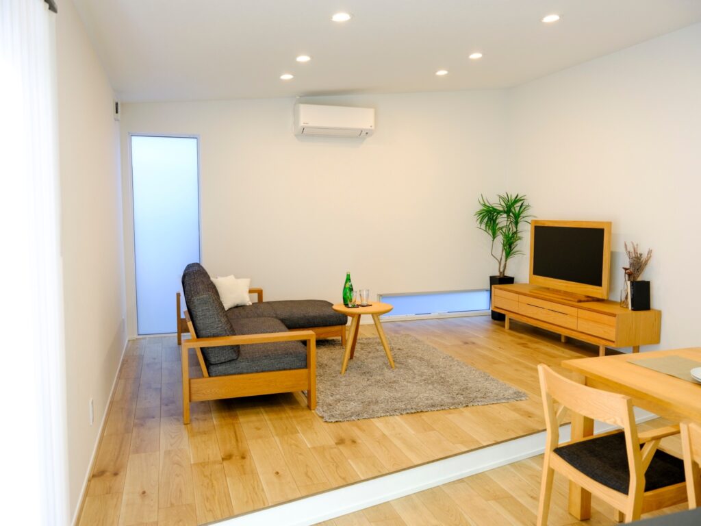 小上がりリビングが、空間に楽しさと落ち着きを