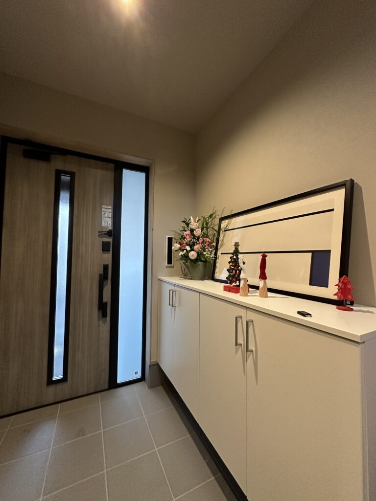 家の「顔」となる玄関も、上質な空間へ