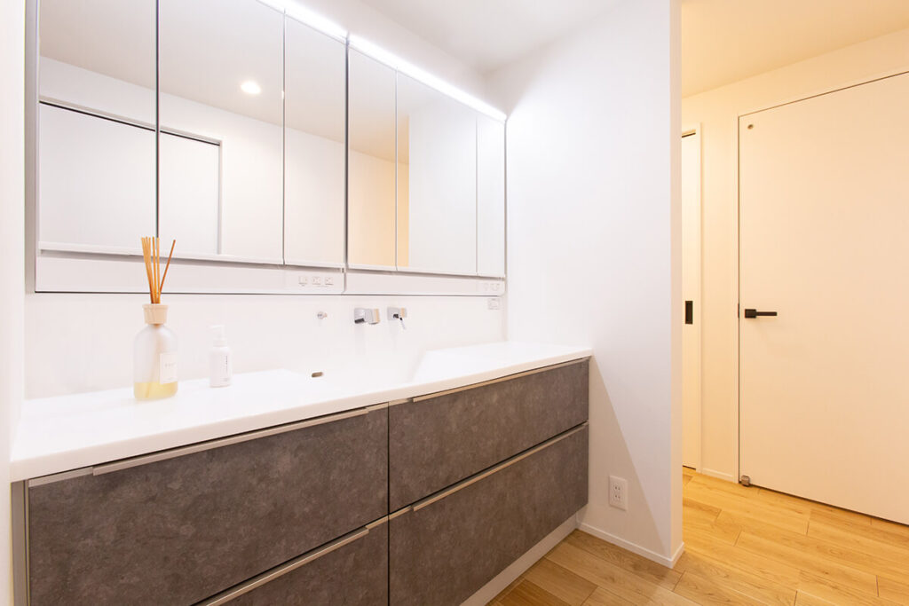 歴史を紡ぐ平屋風の家