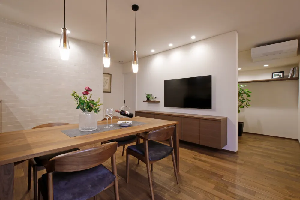 ウォールナットが醸し出す、大人のくつろぎ。