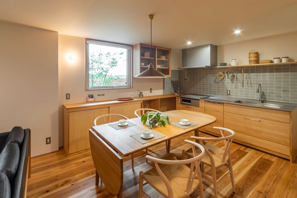 作業しやすい配置のキッチンとカウンター