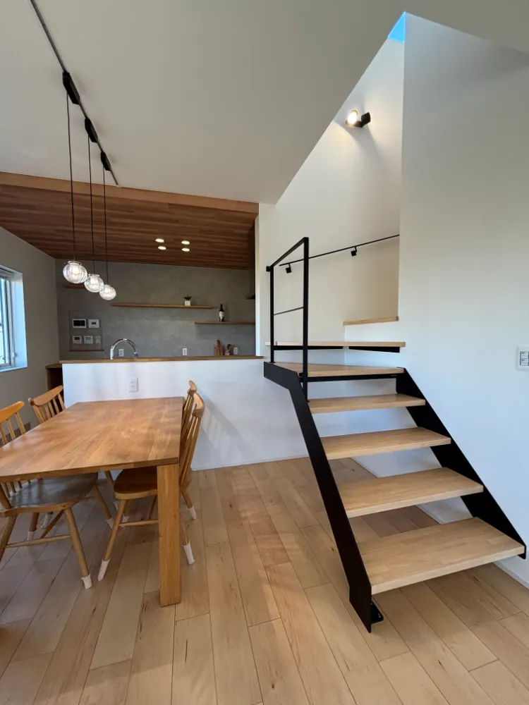 アイアンのリビング階段がかっこいい！