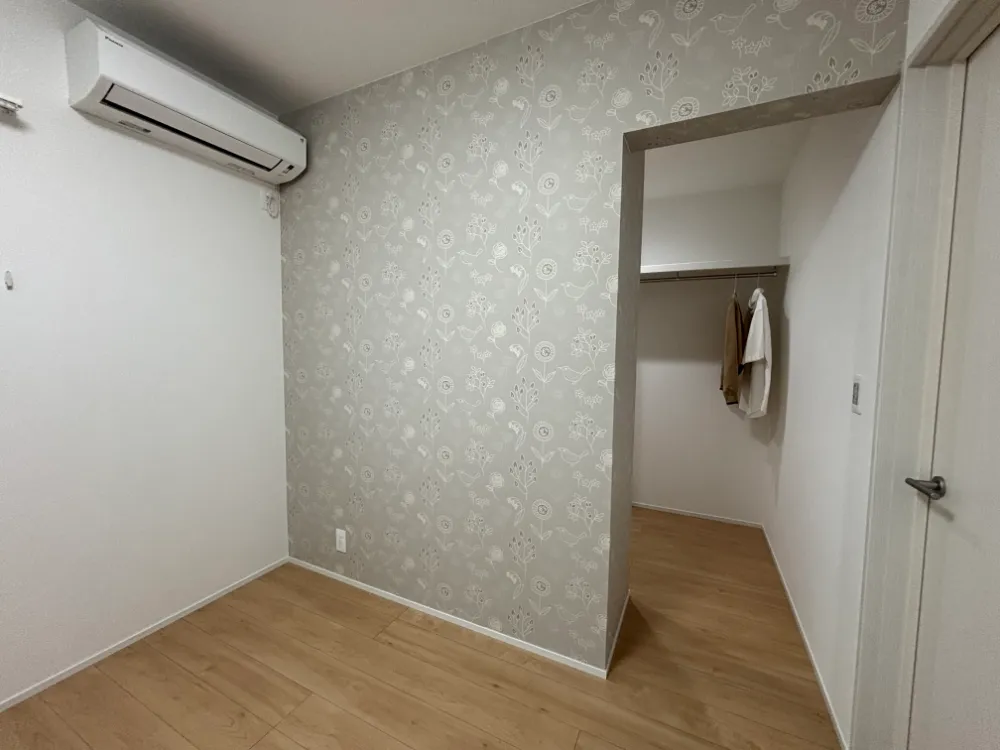 1階に寝室があることで、平屋ライクな暮らしを実現