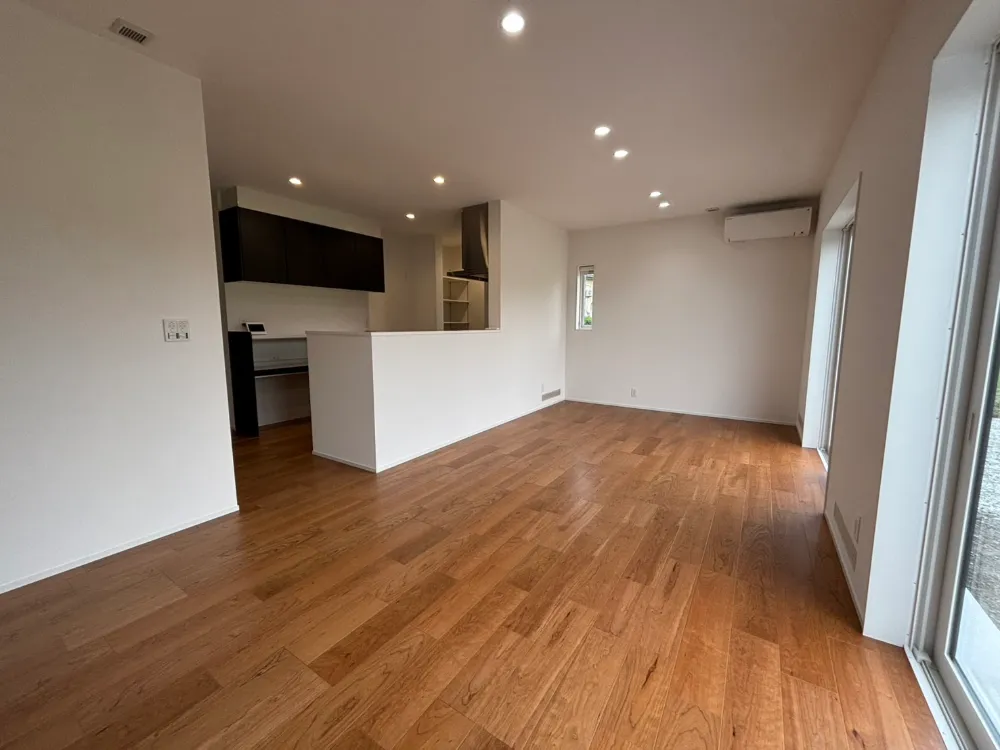 両世帯の団らんの場になる18.7帖のリビング