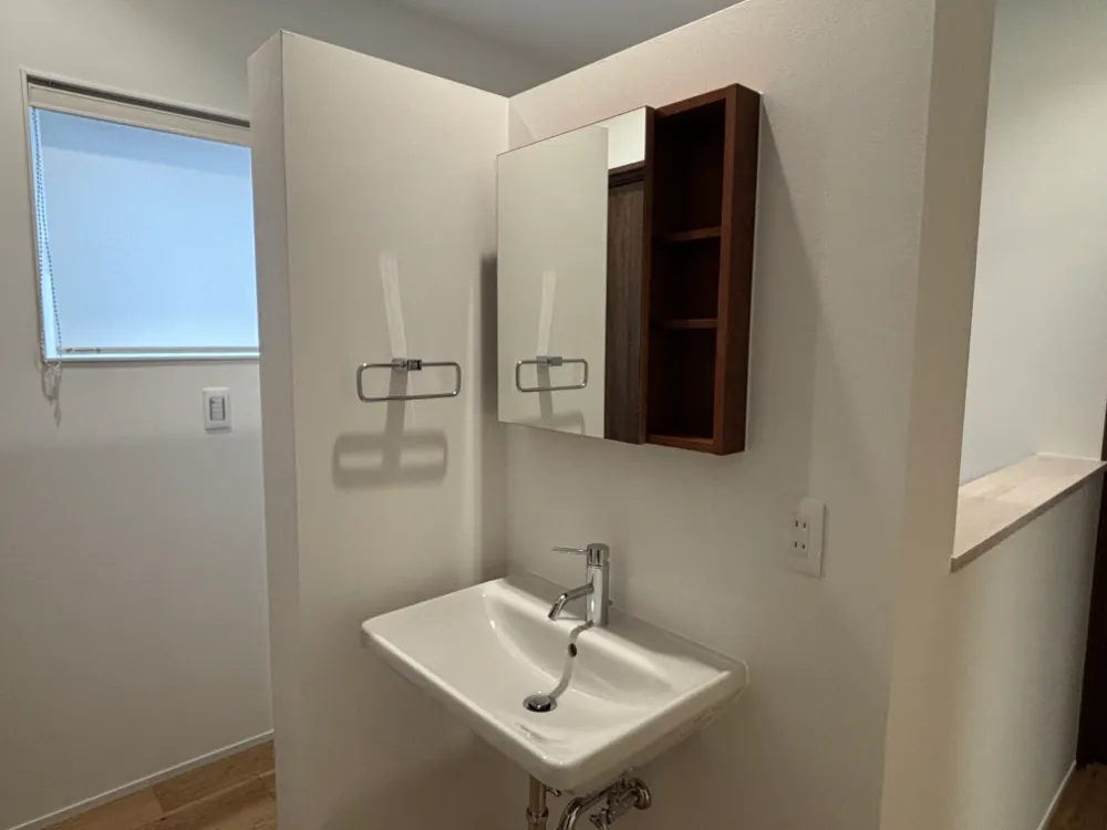 2階のホールには洗面を