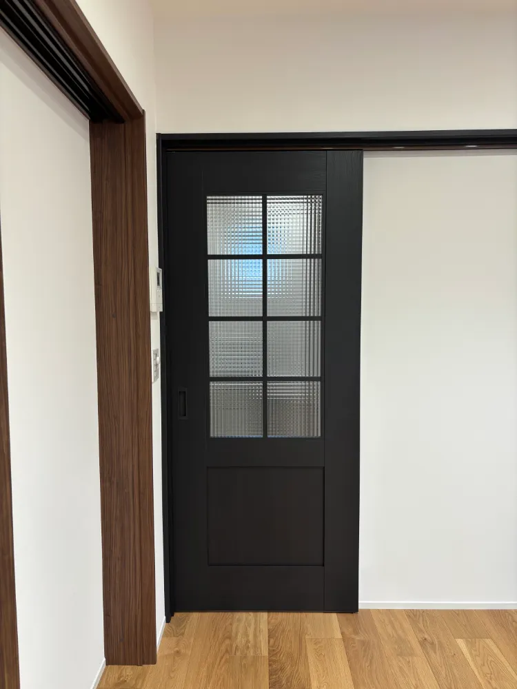 ブラックオークの建具がかっこいい！