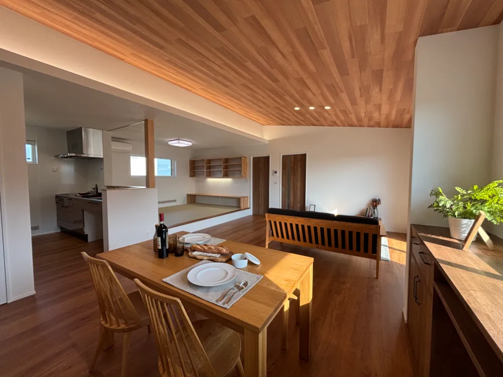 見どころ①25帖のLDK＋勾配天井