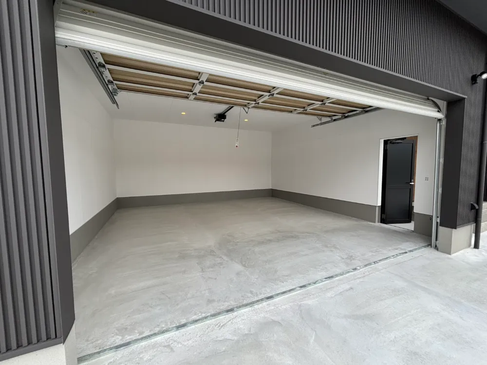 雪や雨の日に便利なインナーガレージ